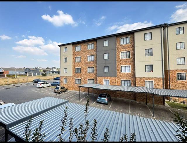 2 BEDROOM APARTMENT FOR SALE IN SOUTH HILLS